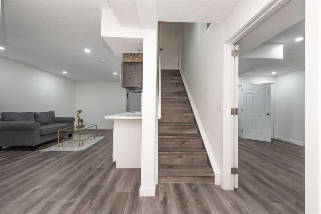 8266 Edgebrook Drive, Calgary, AB