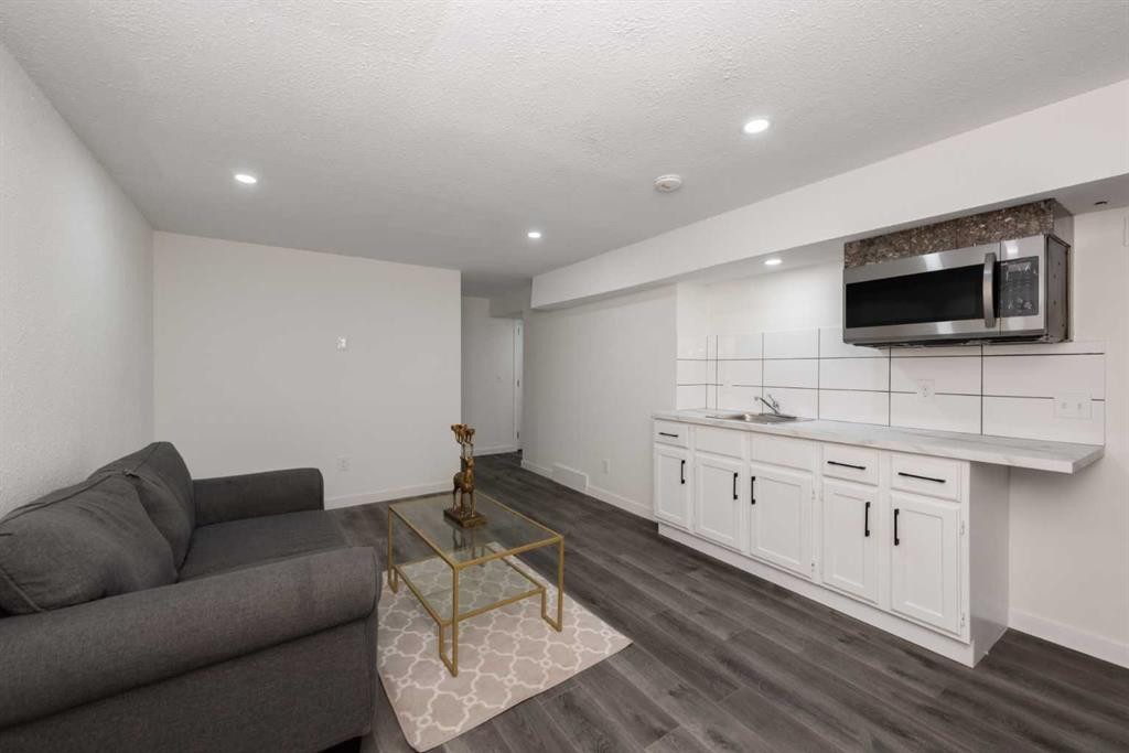 8266 Edgebrook Drive, Calgary, AB