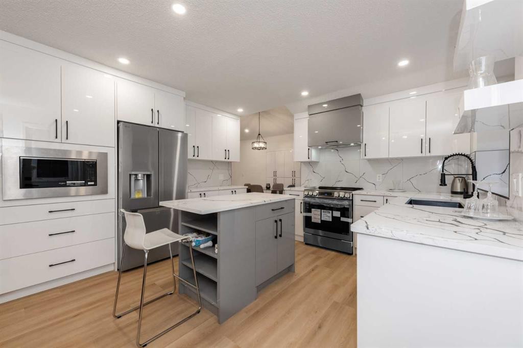 8266 Edgebrook Drive, Calgary, AB