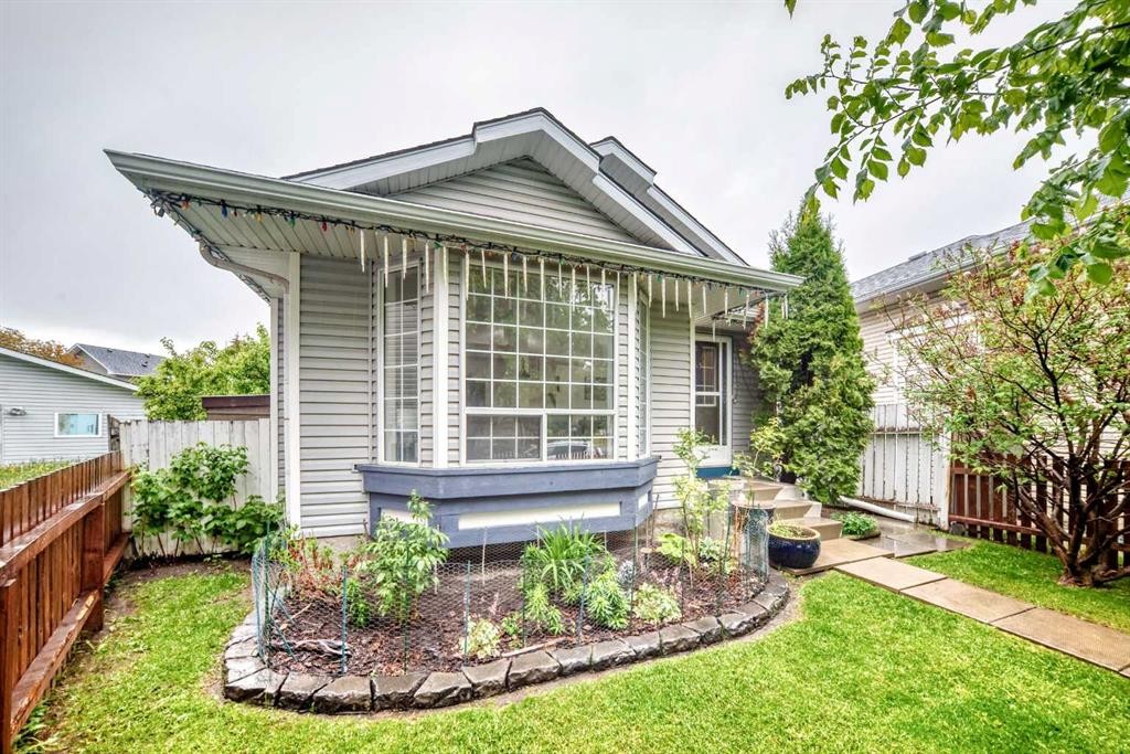 16 Martinridge Way, Calgary, AB