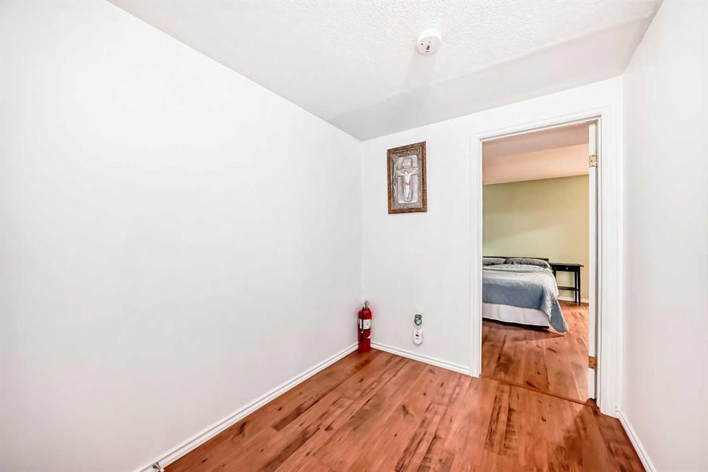 16 Martinridge Way, Calgary, AB