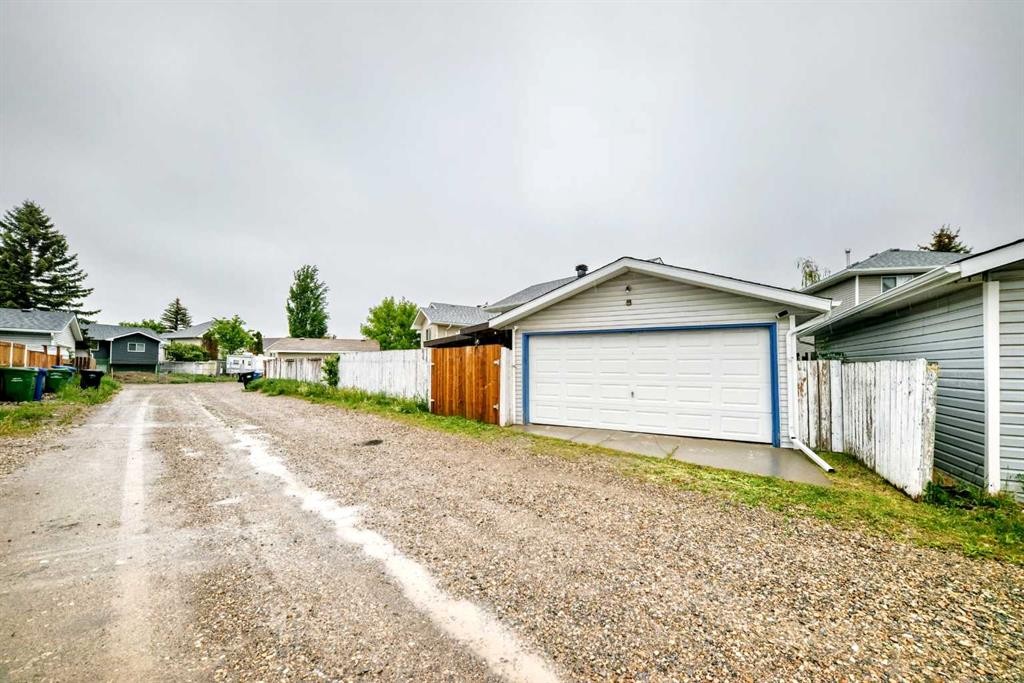 16 Martinridge Way, Calgary, AB