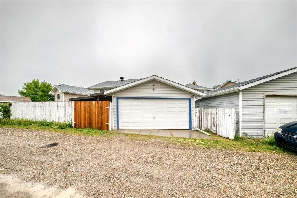 16 Martinridge Way, Calgary, AB