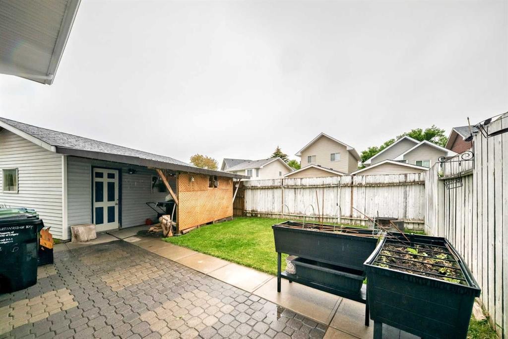 16 Martinridge Way, Calgary, AB