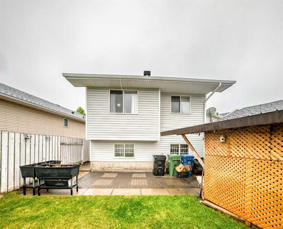 16 Martinridge Way, Calgary, AB