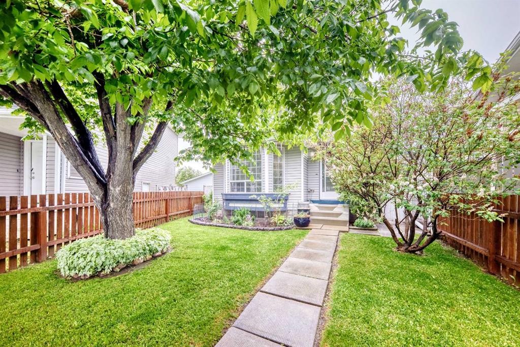 16 Martinridge Way, Calgary, AB