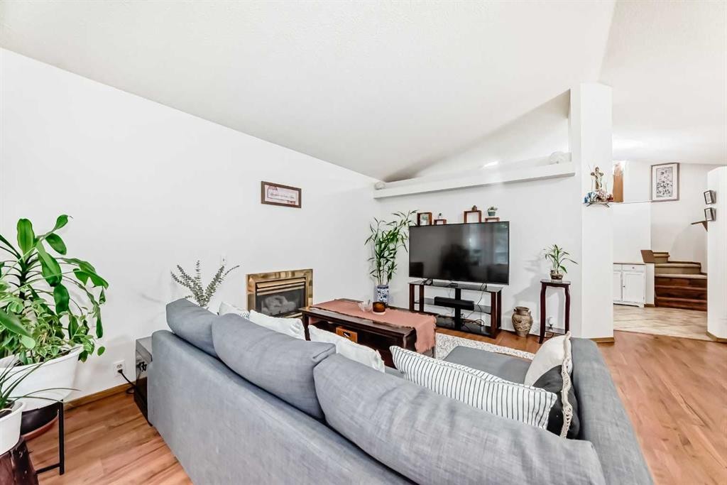 16 Martinridge Way, Calgary, AB