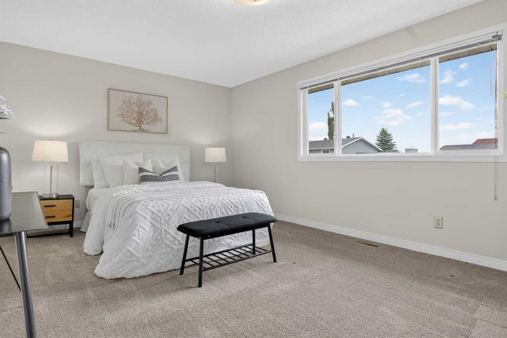19 Deercrest Way Se, Calgary, AB
