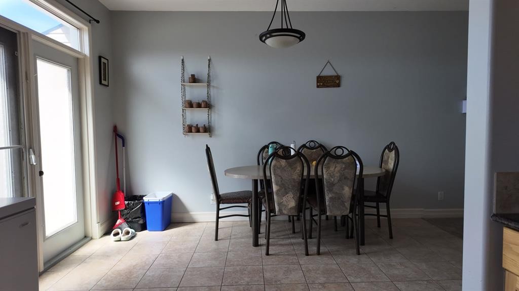60-762 Heritage Boulevard West, Lethbridge, AB - Indoor Photo Showing Dining Room