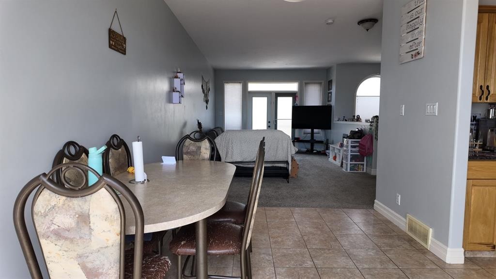 60-762 Heritage Boulevard West, Lethbridge, AB - Indoor Photo Showing Dining Room