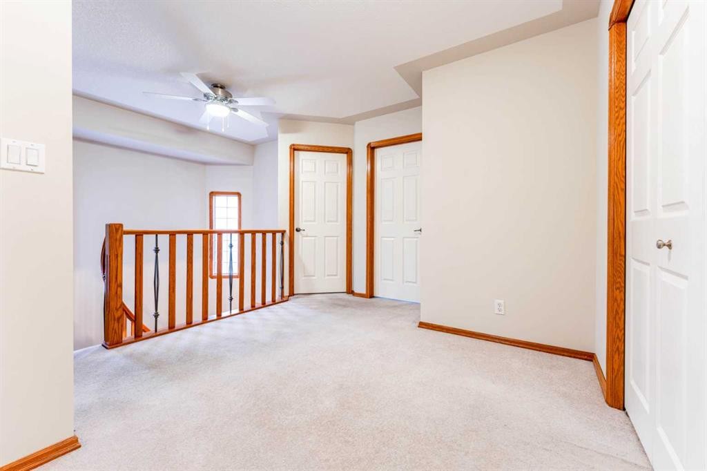 256 43 Avenue Nw, Calgary, AB - Indoor Photo Showing Other Room