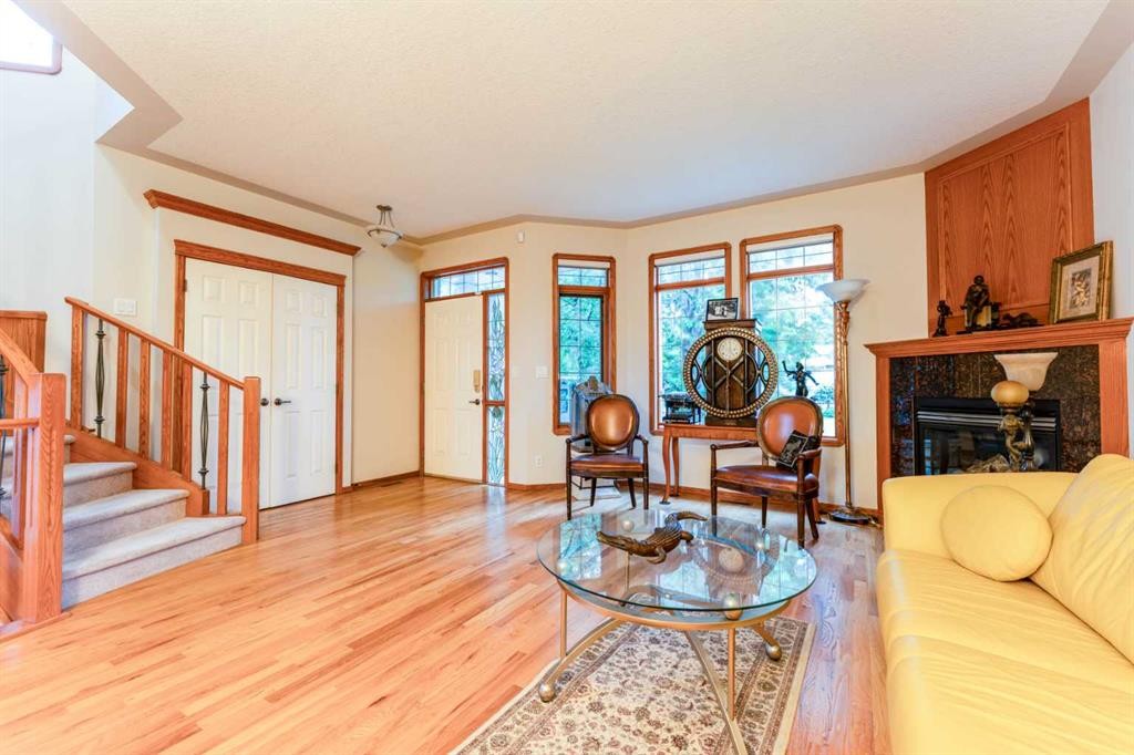 256 43 Avenue Nw, Calgary, AB - Indoor Photo Showing Living Room With Fireplace