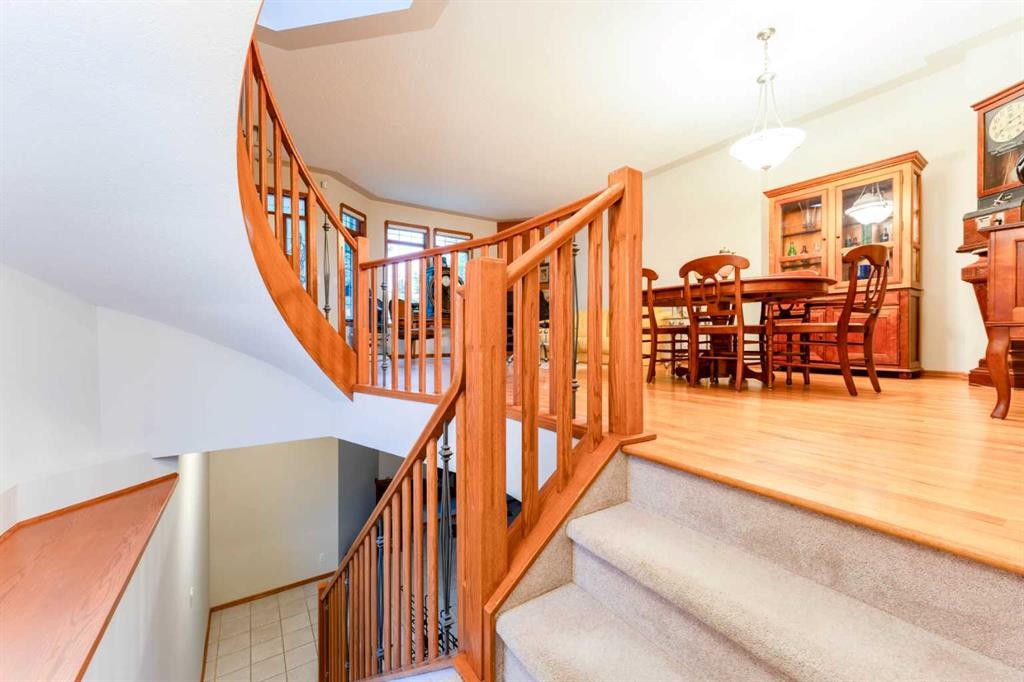 256 43 Avenue Nw, Calgary, AB - Indoor Photo Showing Other Room