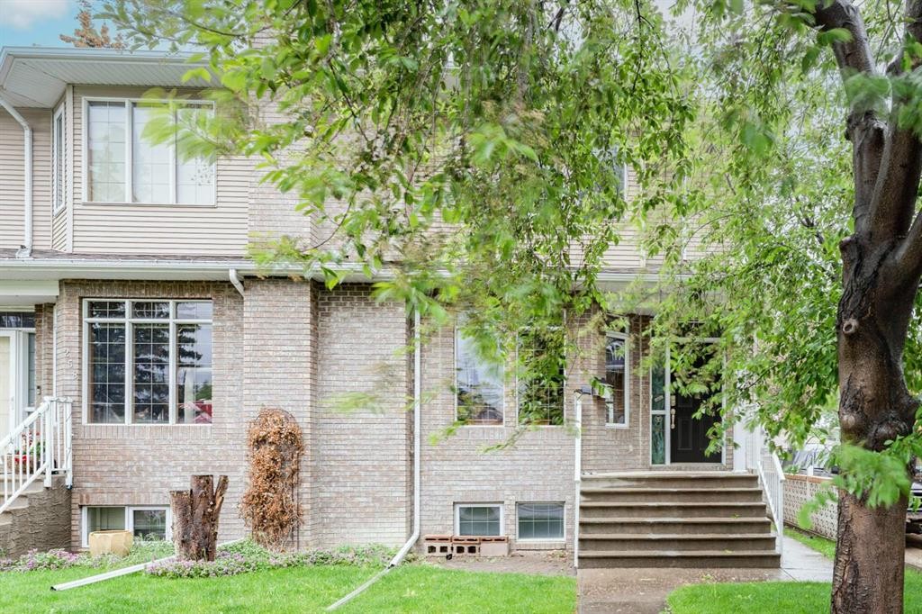 256 43 Avenue Nw, Calgary, AB - Outdoor With Facade