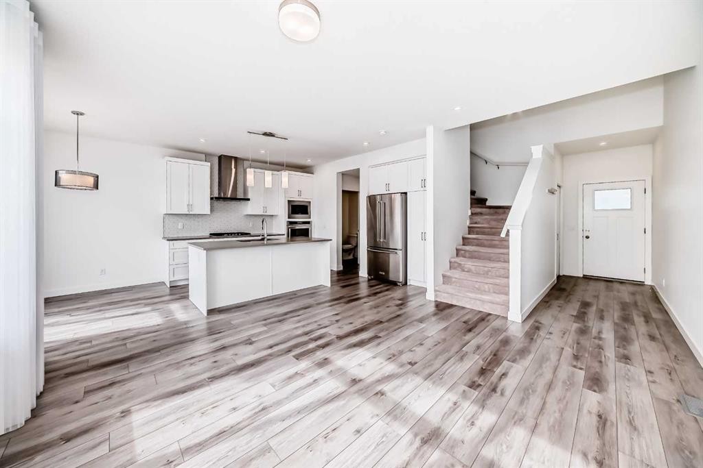 53 Spring Creek Common Sw, Calgary, AB