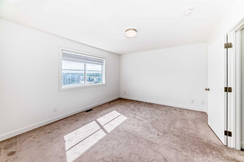 53 Spring Creek Common Sw, Calgary, AB