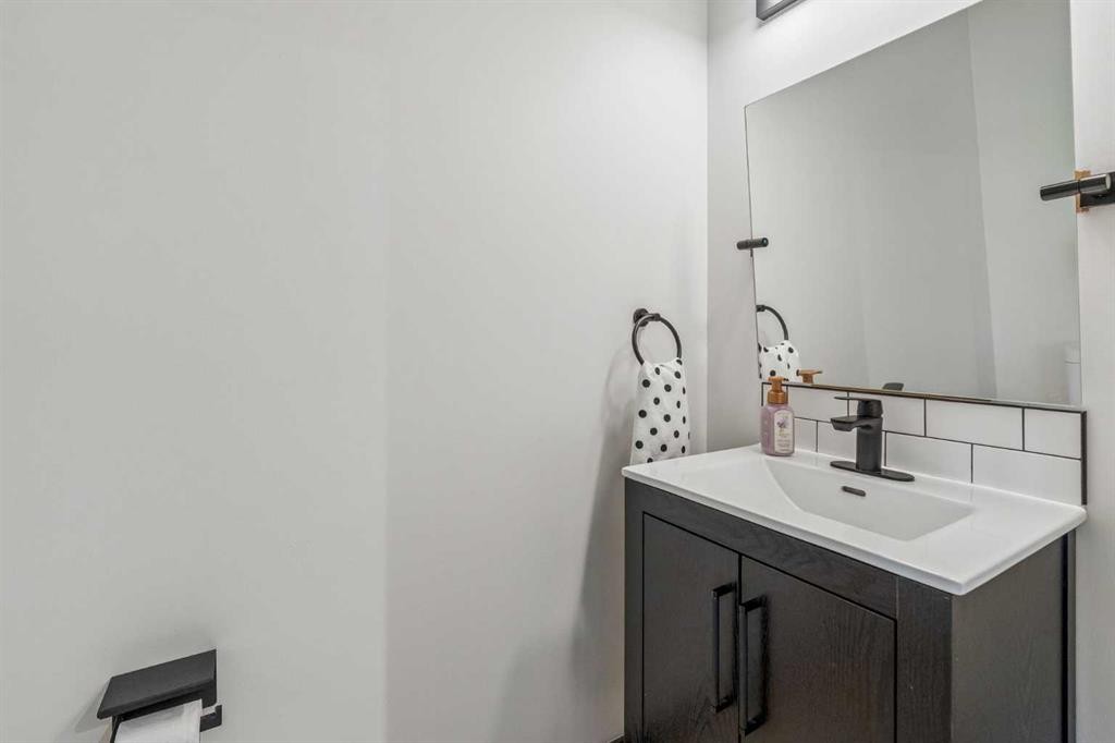 183 Rainbow Falls Drive, Chestermere, AB