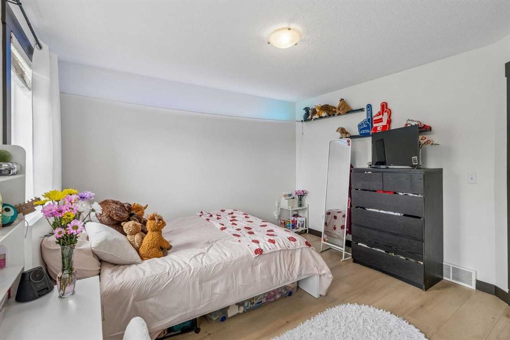183 Rainbow Falls Drive, Chestermere, AB