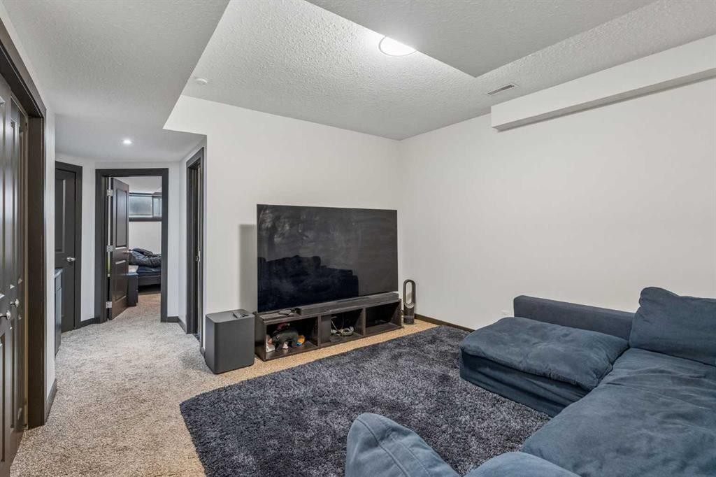 183 Rainbow Falls Drive, Chestermere, AB