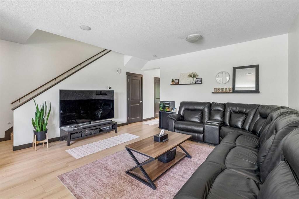183 Rainbow Falls Drive, Chestermere, AB