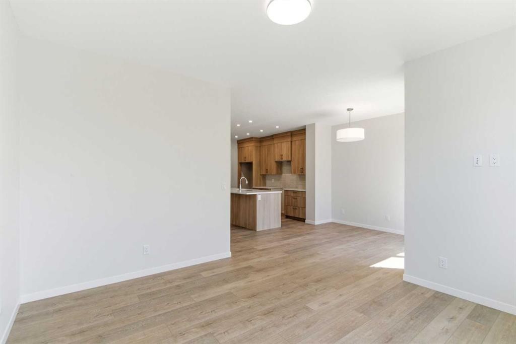 53 Snowberry Common Se, Calgary, AB - Indoor