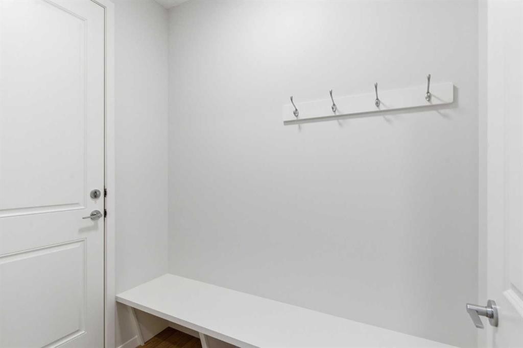 53 Snowberry Common Se, Calgary, AB - Indoor