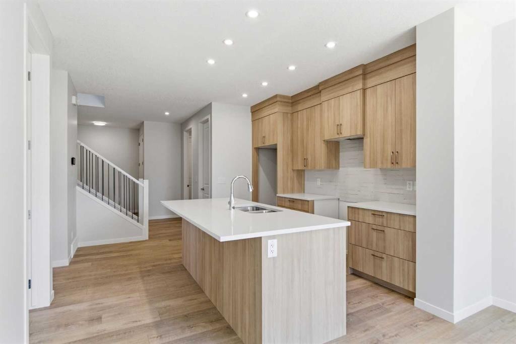 53 Snowberry Common Se, Calgary, AB - Indoor Photo Showing Kitchen