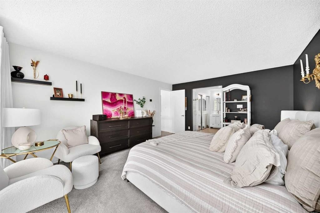 28 Woodmont Place Sw, Calgary, AB - Indoor Photo Showing Bedroom