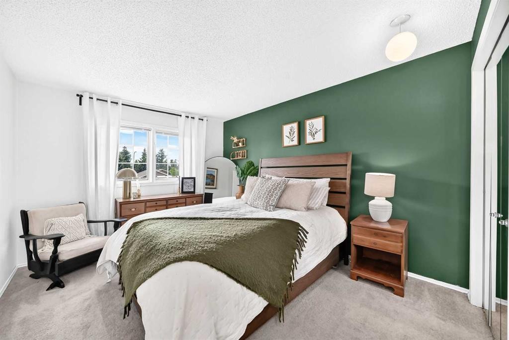 28 Woodmont Place Sw, Calgary, AB - Indoor Photo Showing Bedroom