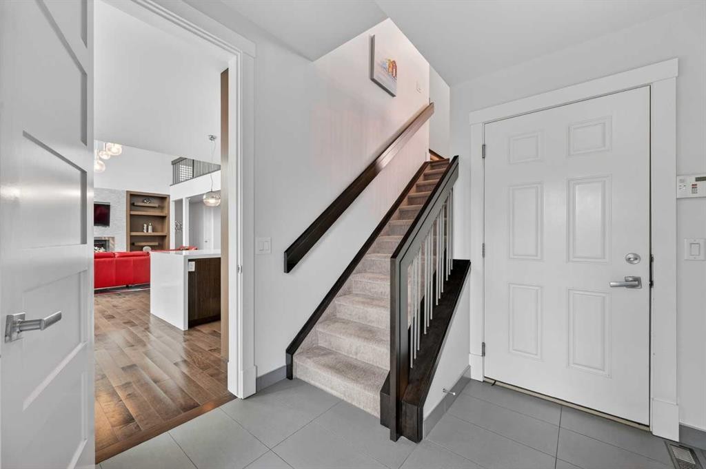 168 Posthill Drive Sw, Calgary, AB - Indoor Photo Showing Other Room