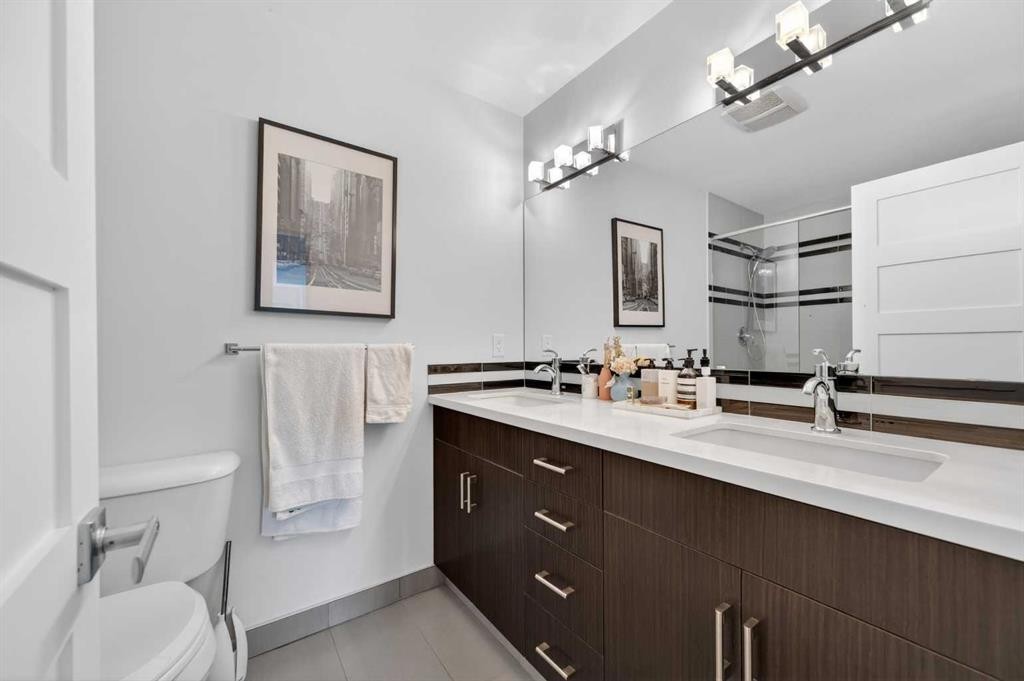 168 Posthill Drive Sw, Calgary, AB - Indoor Photo Showing Bathroom