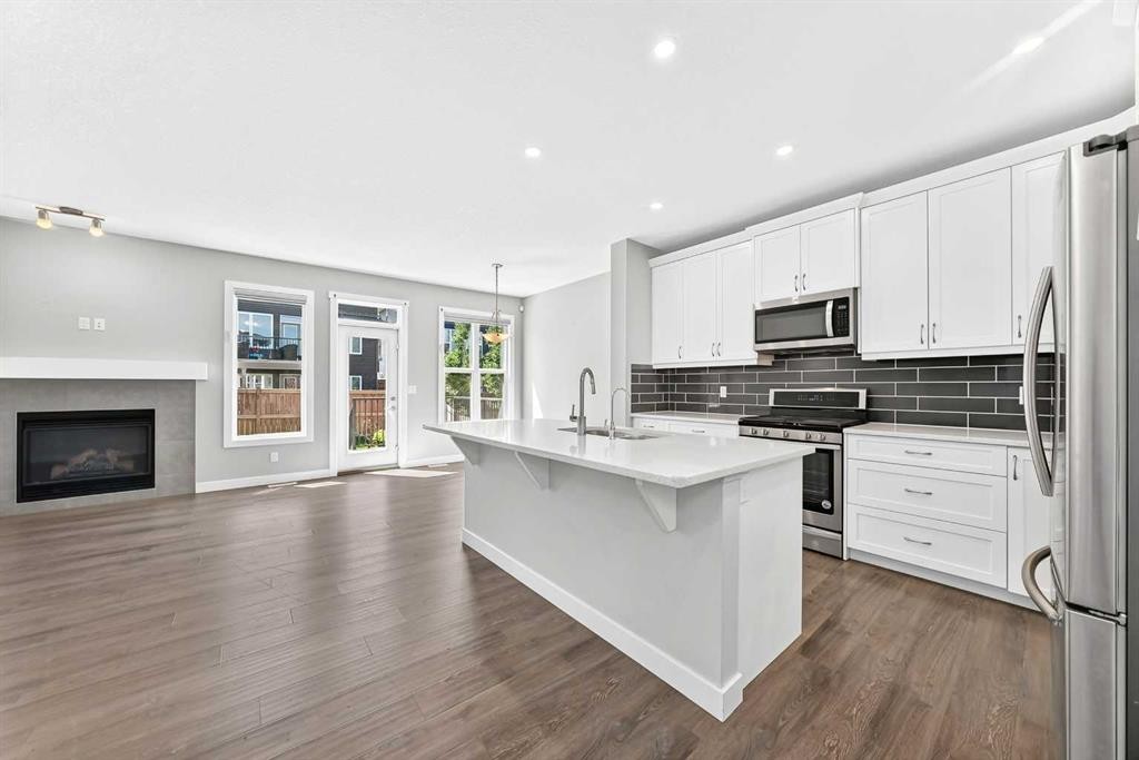 110 Crestbrook Way Sw, Calgary, AB