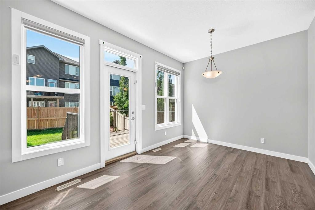 110 Crestbrook Way Sw, Calgary, AB