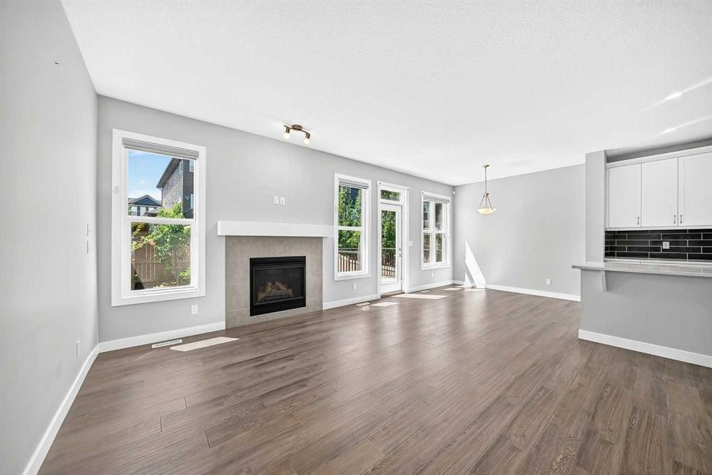 110 Crestbrook Way Sw, Calgary, AB