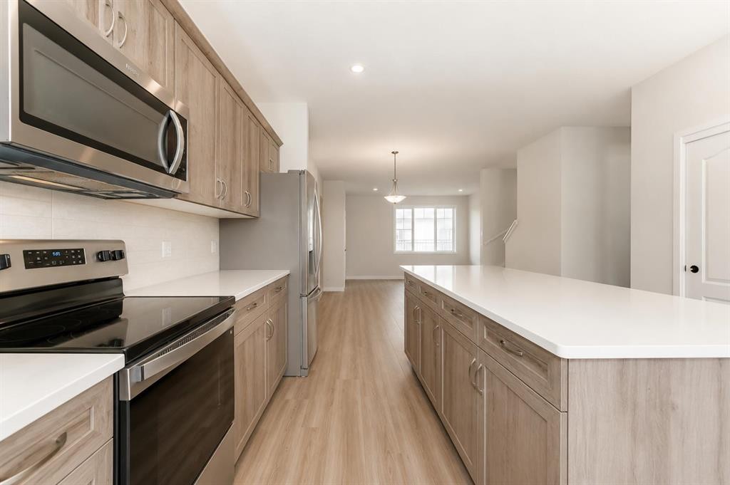 571 Seton Circle Se, Calgary, AB - Indoor Photo Showing Kitchen