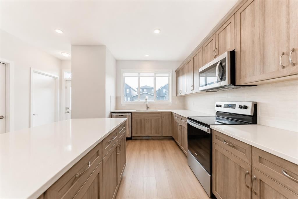 571 Seton Circle Se, Calgary, AB - Indoor Photo Showing Kitchen With Upgraded Kitchen