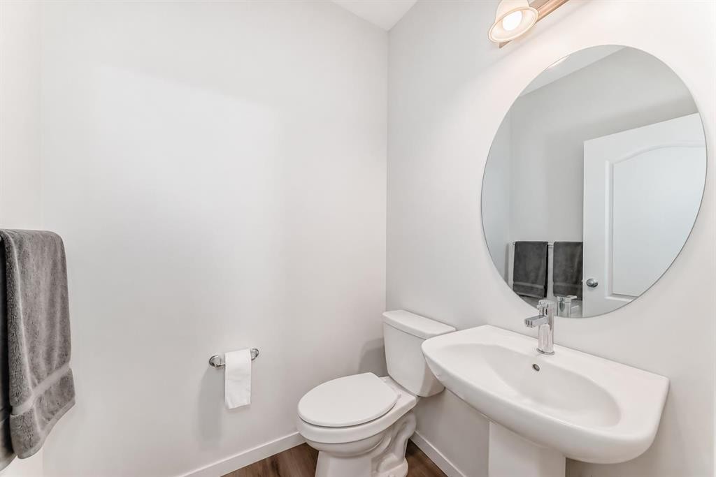 571 Seton Circle Se, Calgary, AB - Indoor Photo Showing Bathroom