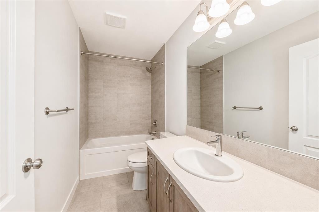 571 Seton Circle Se, Calgary, AB - Indoor Photo Showing Bathroom