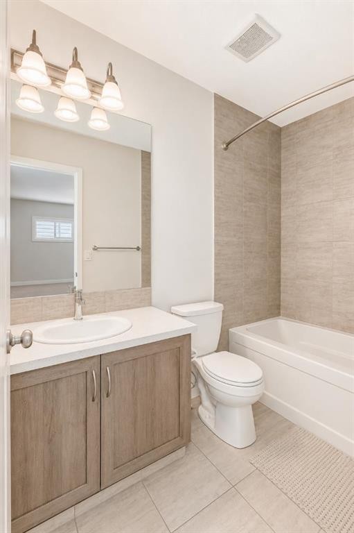 571 Seton Circle Se, Calgary, AB - Indoor Photo Showing Bathroom