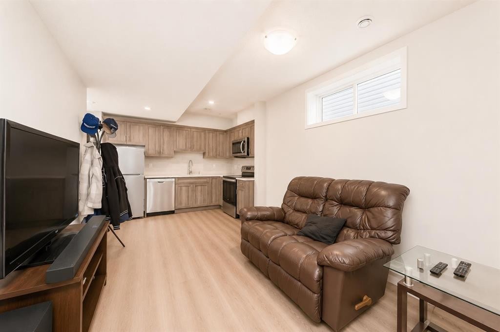571 Seton Circle Se, Calgary, AB - Indoor