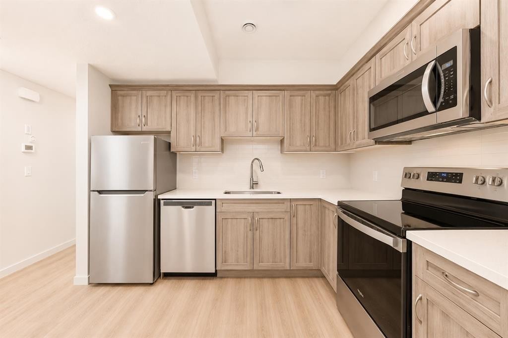 571 Seton Circle Se, Calgary, AB - Indoor Photo Showing Kitchen With Stainless Steel Kitchen