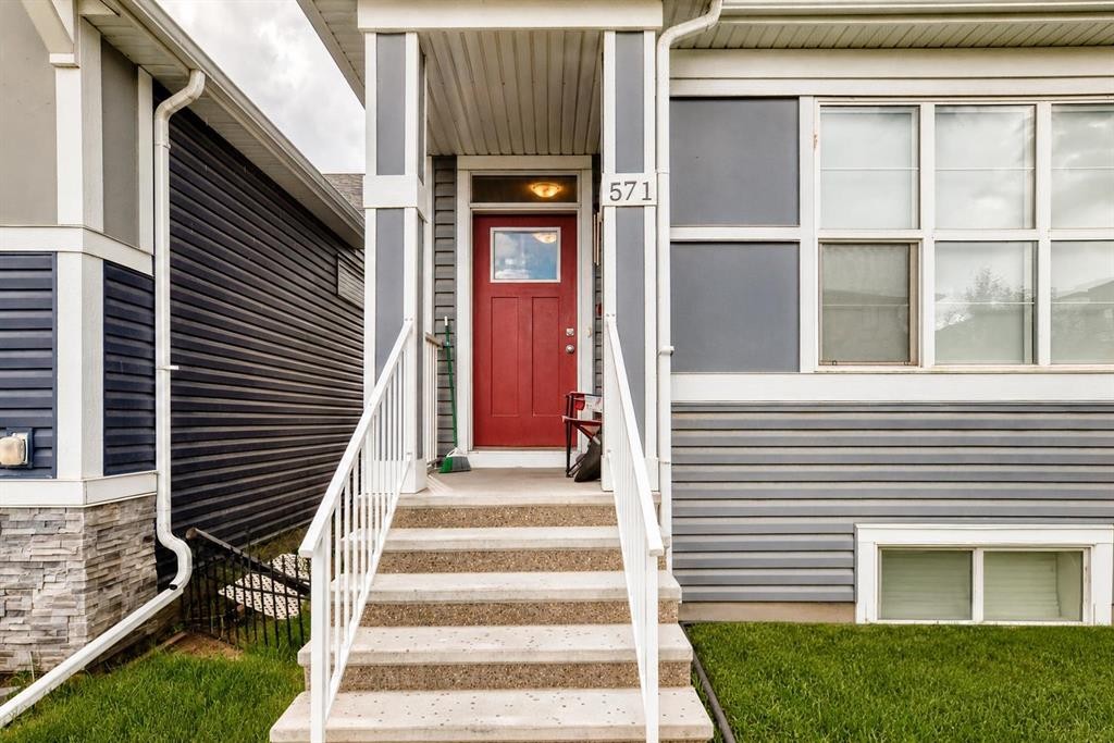 571 Seton Circle Se, Calgary, AB - Outdoor With Exterior
