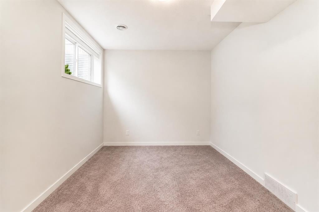 571 Seton Circle Se, Calgary, AB - Indoor Photo Showing Other Room