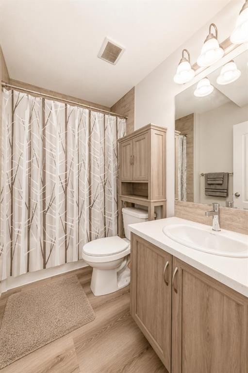 571 Seton Circle Se, Calgary, AB - Indoor Photo Showing Bathroom