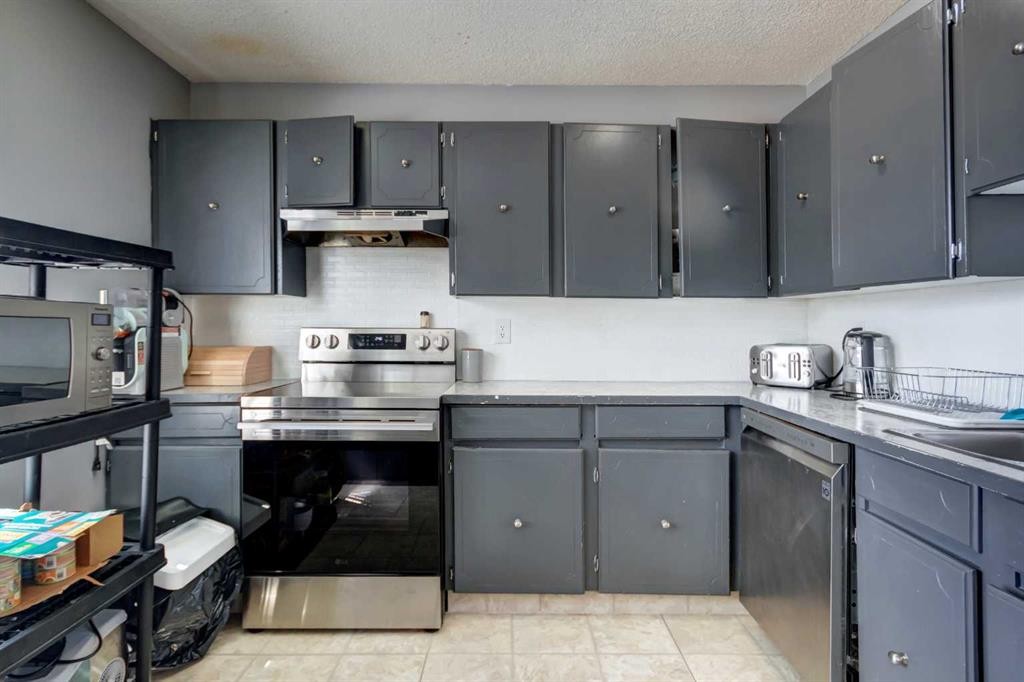 131 Dovertree Place Se, Calgary, AB
