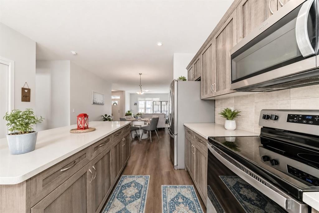 535 Seton Circle Se, Calgary, AB - Indoor Photo Showing Kitchen With Upgraded Kitchen