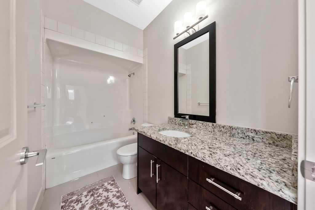 1136 17 Avenue Nw, Calgary, AB