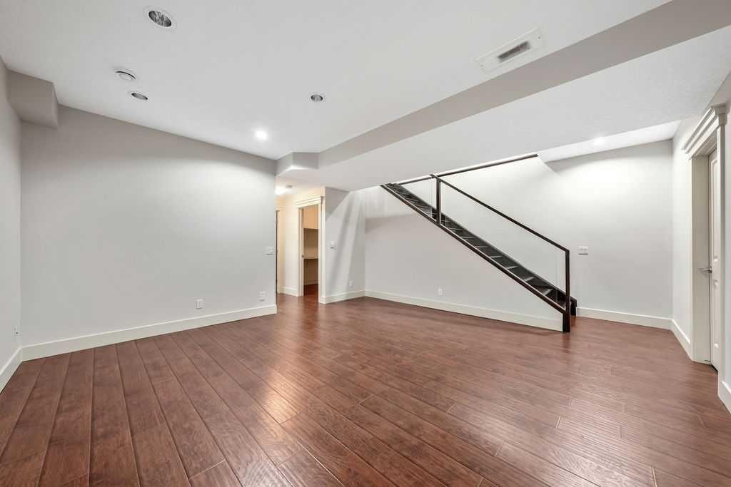 1136 17 Avenue Nw, Calgary, AB