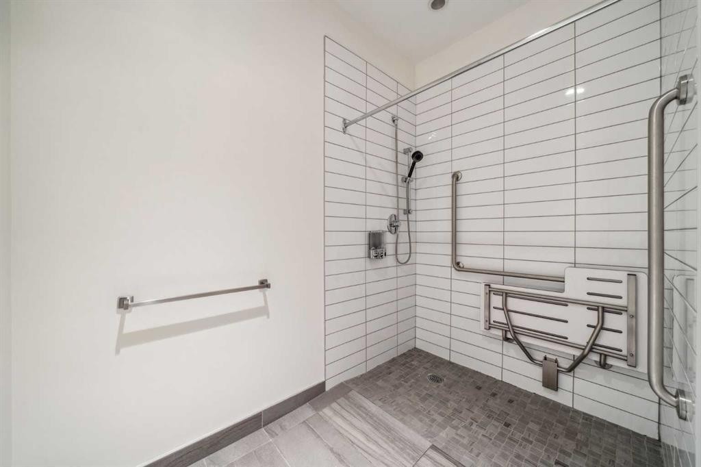 302-2505 17 Avenue Sw, Calgary, AB - Indoor