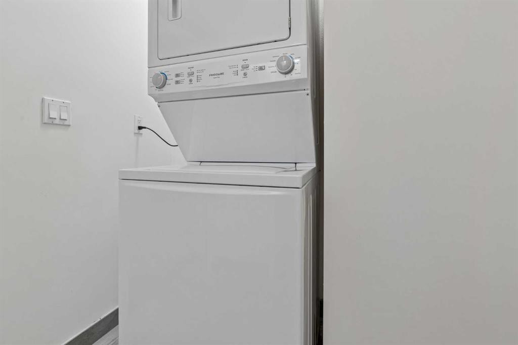 302-2505 17 Avenue Sw, Calgary, AB - Indoor Photo Showing Laundry Room
